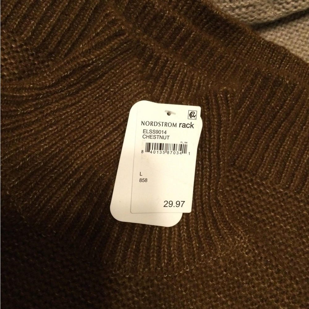 Cropped Turtleneck Sweater - Picture 6 of 8